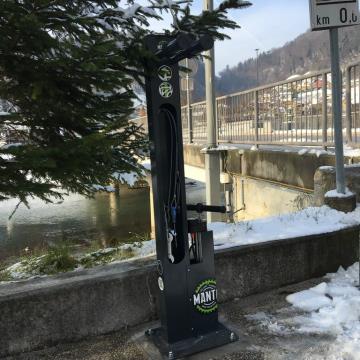 Kolesarski servisni stebrički 1